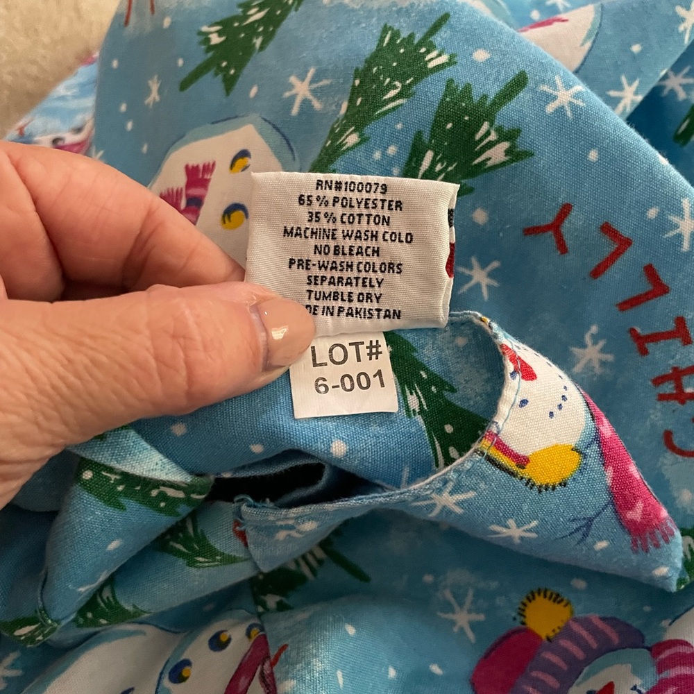 Woman’s scrubs Allheart size small Snowmen - Picture 2 of 8